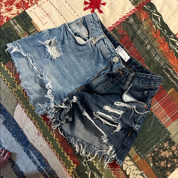 Women's Two-Tone Denim Shorts - Picture 2 of 3